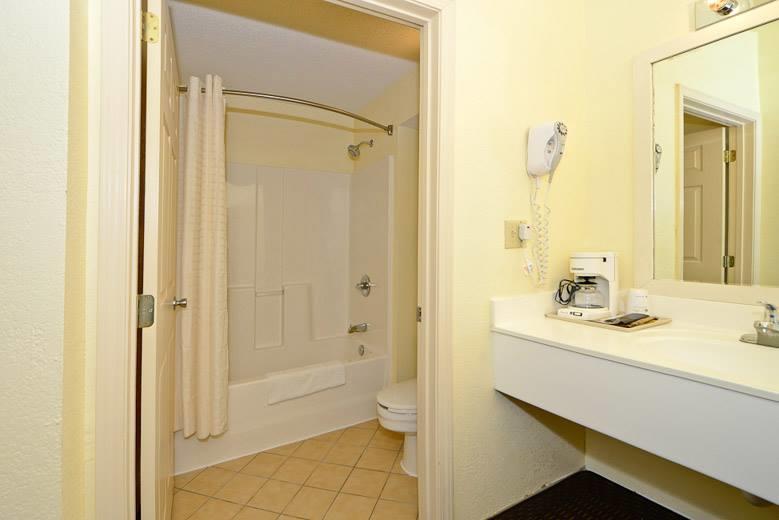 Manchester Heritage Inn & Suites Εξωτερικό φωτογραφία