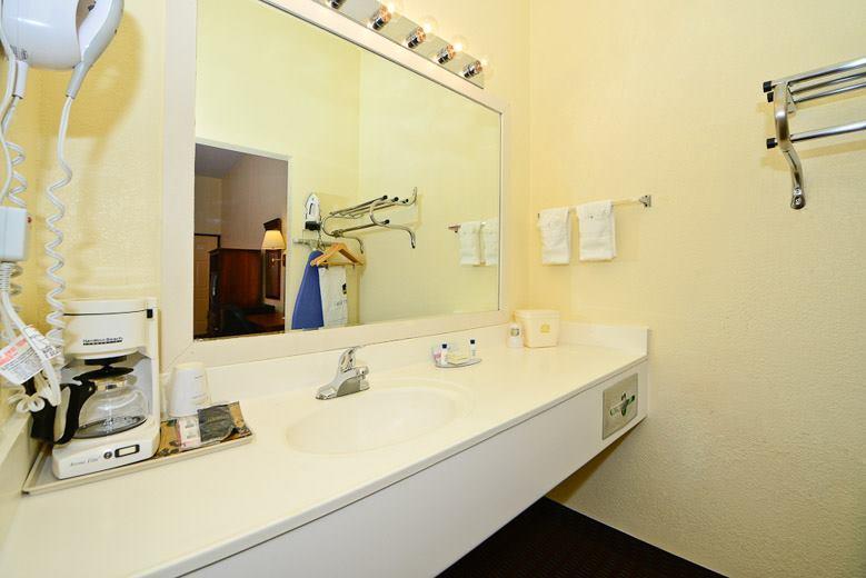 Manchester Heritage Inn & Suites Εξωτερικό φωτογραφία